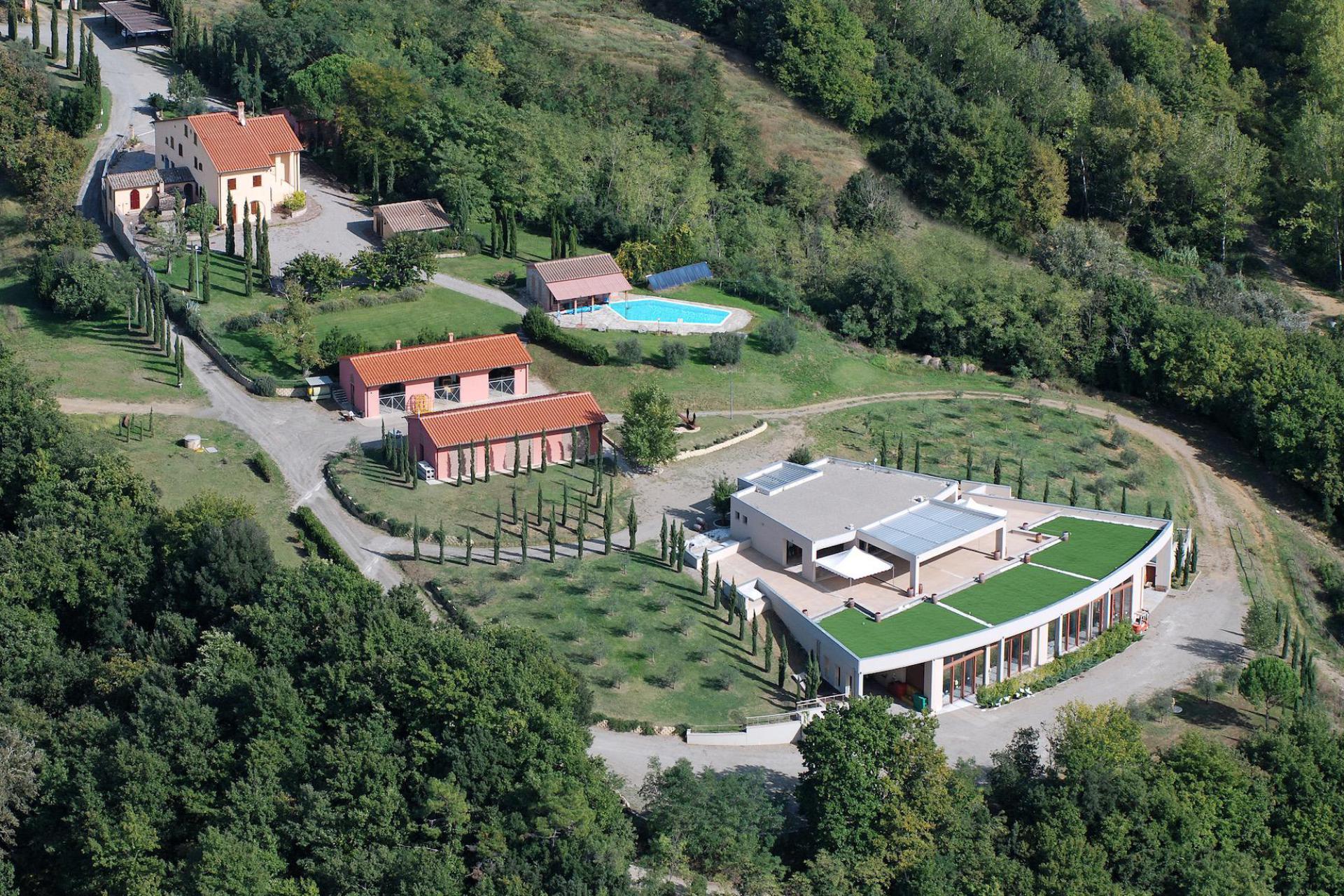 Agriturismo Toscane Agriturismo met wijnkelder in het hart van Toscane