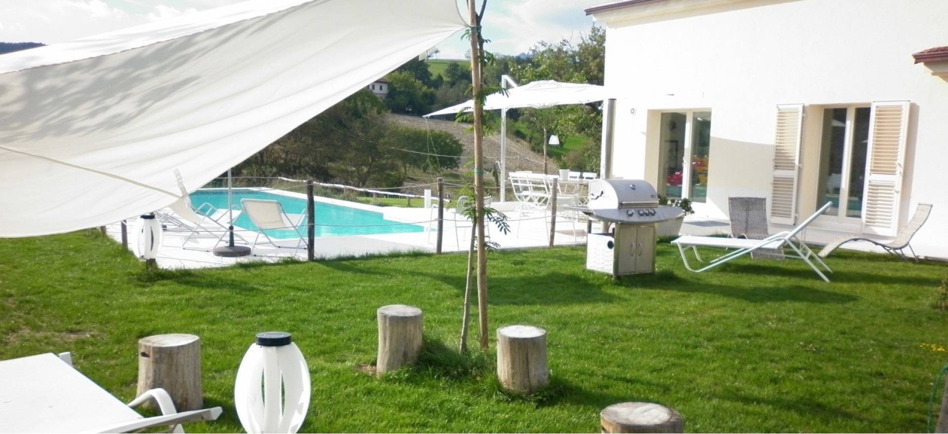 Luxe prive villa met zwembad tussen Umbrië en le Marche